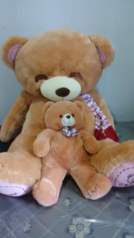 boneka beruang besar