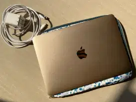 Dijual Macbook Apple 12 Inch warna Rosegold Mulus Istimewa