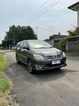 Innova Tahun 2012 Bensin Manual Tipe V Luxury (Captain Seat) Istimewa