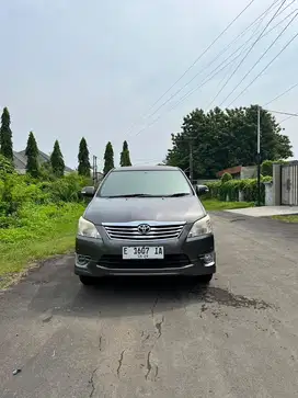 Innova Tahun 2012 Bensin Manual Tipe V Luxury (Captain Seat) Istimewa