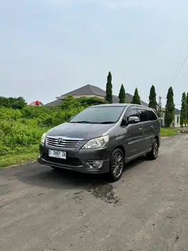 Innova Tahun 2012 Bensin Manual Tipe V Luxury (Captain Seat) Istimewa