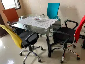 Meja Kaca dan Kursi Kantor 4 Set Kondisi Bagus