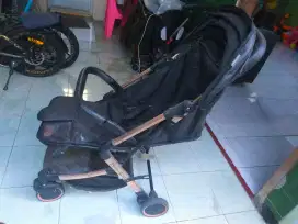 Stroller Bayi merk babydoes