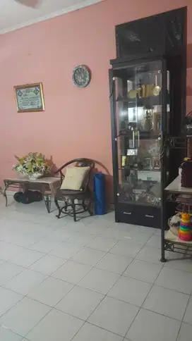 Rumah Siap Huni Tanah Luas dekat Jalan Pahlawan