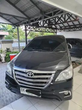 Innova Bensin 2.0 type V tahun 2014 warna Hitam AT/Matic