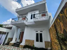 Rumah Baru 2Lt Dengan Kolam Renang