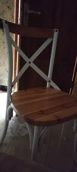 Kursi makan informa putih besi kayu