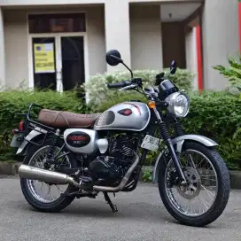 KAWASAKI W175 SE 2022 SILVER KM 9K SIAP GAS AJA