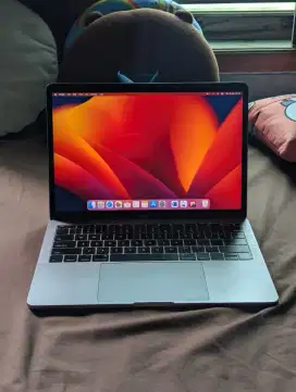 Macbook Pro 2017 8/256gb minus