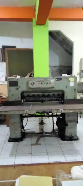 DJUAL Mesin Potong Kertas DQ202A bekas