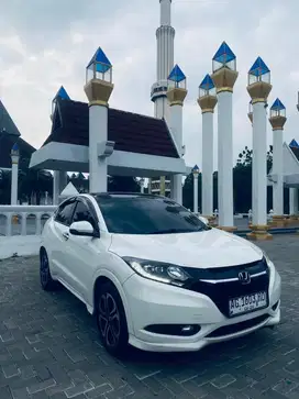 HR-v prestige putih
