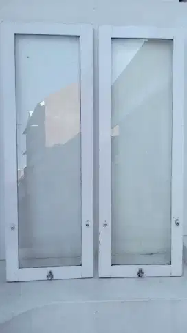 Jendela kayu Jati