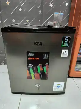 Kulkas mini GEA pembelian OKTOBER jarang di pake