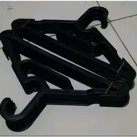 Hanger gantungan baju plastik hitam laundry isi 12pc (1 lusin)