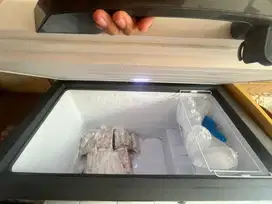 Dijual freezer box merk gea ukuran 318 liter pemakaian 2 bulan
