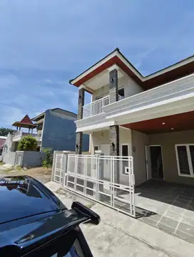 Rumah 2 lantai cluster colomadu solo