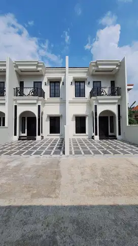 RUMAH KLASIK MEWAH DEKAT JALAN BESAR DI GDC DEPOK
