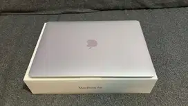 MacBook Air M1 Silver 8/256 iBox Fullset like new