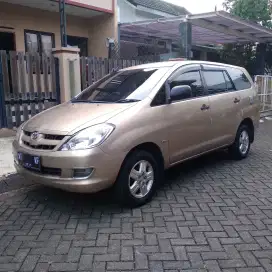 Kijan Innova Bensin tipe G 2005 warna kuning metalik