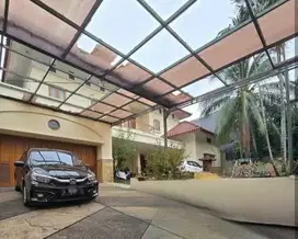 Dijual rumah klasik harga banting siap huni at Kebayoran baru Jaksel