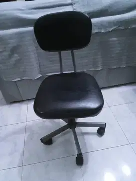 Kursi kantor dengan kondisi baik