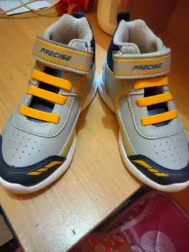 sepatu merk precise anak laki laki