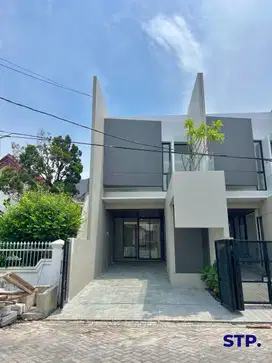 High spec, Rumah industrialis modern di Manyar Tirtoasri  Bebas banjir