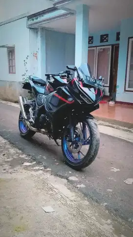 honda CBR 150R.