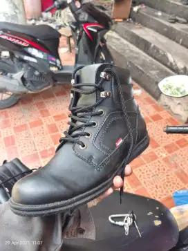 Sepatu Bots full black