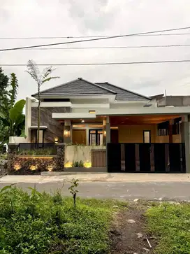 Dijual Rumah Tropis Modern 1 Lantai dengan Tanah Luas Idaman Keluarga