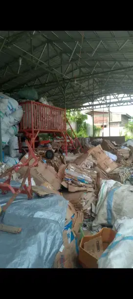 Di butuhkan operator penggilingan plastik dan pres plastik...