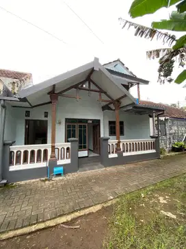 RUMAH SUPER TERAWAT AREA GENENGAN PAKISAJI MALANG
