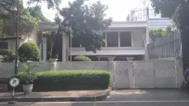 Rumah 2 Lantai di Gondangdia Menteng, Hanya 12 Menit ke Tol Semanggi