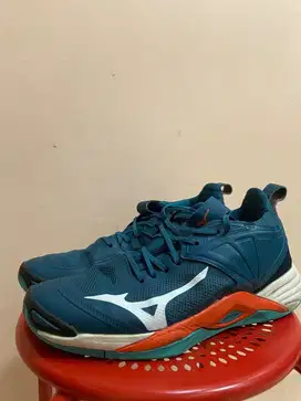 For Sale Sepatu Basket Pria Mizuno Ukuran 41