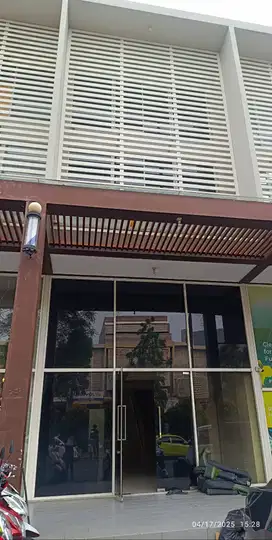Ruko 4lantai modern strategis di Citraland nol jalan raya