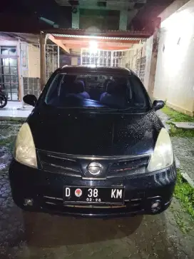 Nissan Livina XR AT 2011
