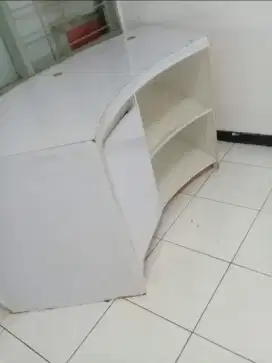 Etalase atau meja melingkar