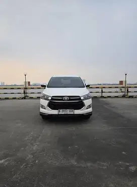INNOVA VENTURER DIESEL MATIC PUTIH