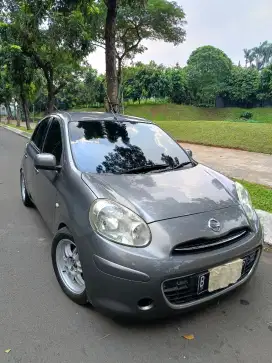 Mobil Nissan March Terawat