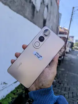 Vivo V50 lite 4G ram 8/128GB pemakaian 2 hari lengkap mulus normal