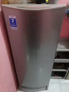 dijual kulkas pintu 1 merk AQUA Nominus