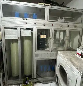 LEMARI PARTISI depot air minum