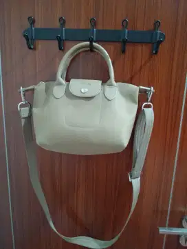 Tas Longchamp Warna Cream (Mirror 1)