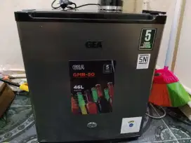 kulkas mini gea gmb 50