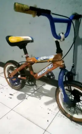 Dijual sepeda BMX PACIFIC anak msih bgus ban masih tebal tinggal pakai