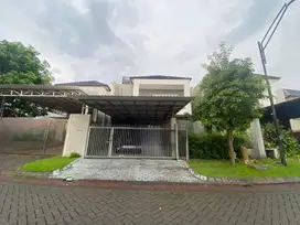 DIJUAL RUMAH DI GRAHA FAMILY SURABAYA SEMI FURNISH SIAP HUNI