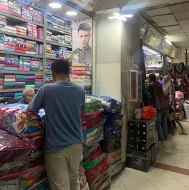 Pegawai toko di Tanah abang