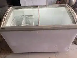 Juak sleding kaca ukuran 300liter merk hair