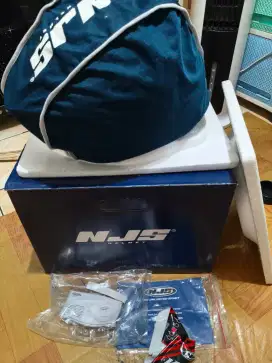 Helm bekas merek njs