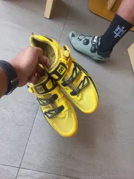 Sepatu cleat roadbike mavic full carbon size 42  masih bagus